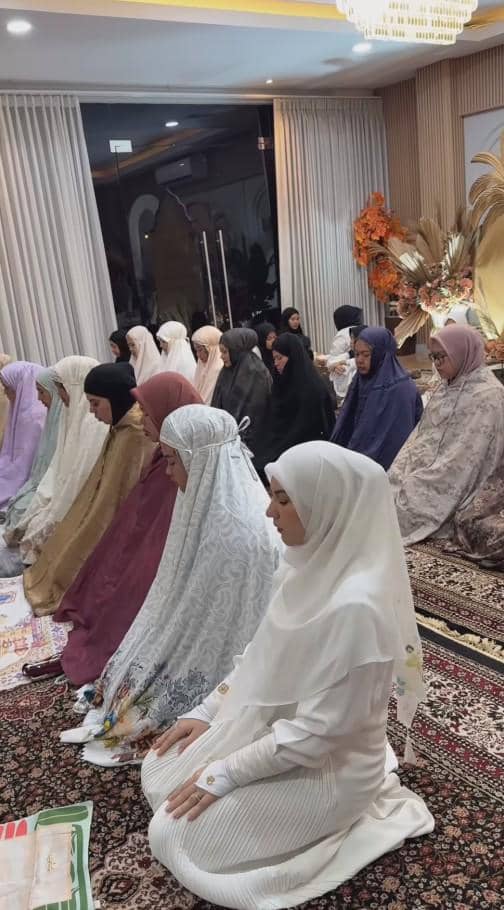 Irish Bella Jadi Tuan Rumah Bukber Keluarga (instagram.com/_irishbella_)