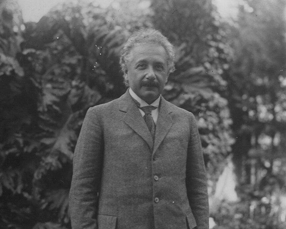 5 Sisi Humanis Albert Einstein, Gak Cuma Soal Rumus Fisika!