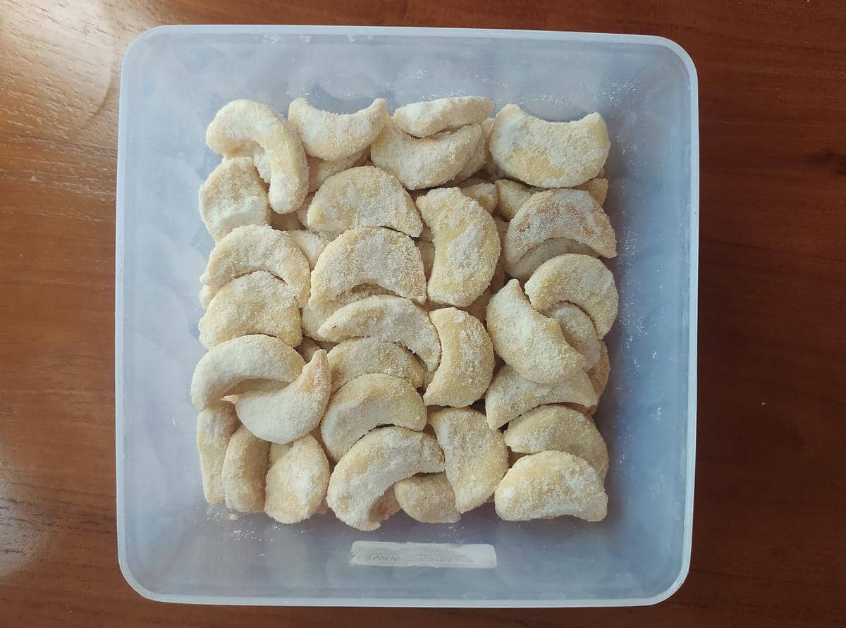 Mengapa Pakai Gula Halus untuk Melapisi Kue Putri Salju?