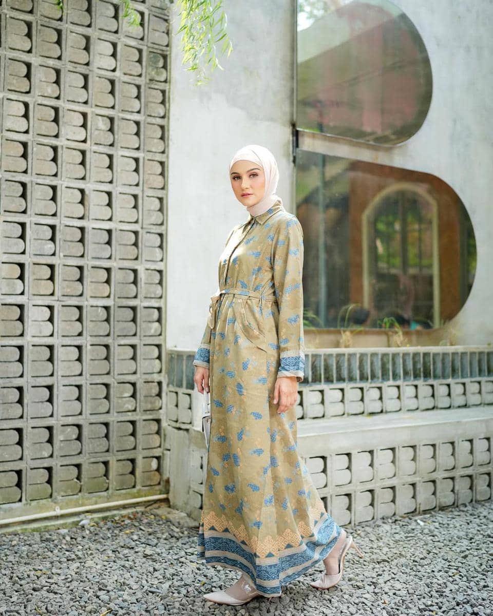 OOTD Hijab Feminin ala Zee Zee Shahab 