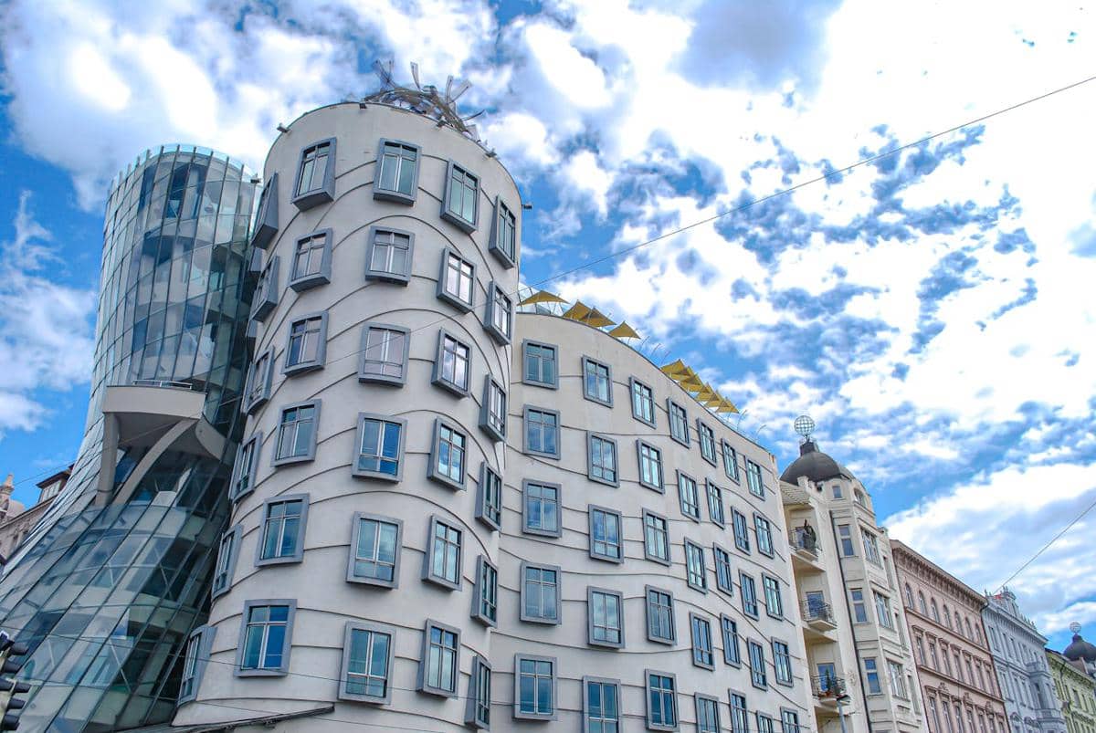 Potret Dancing House