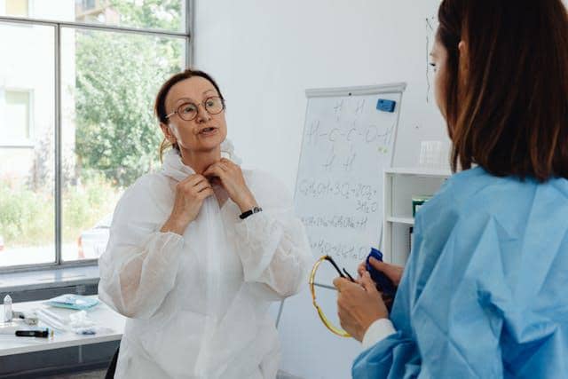 ilustrasi memberikan edukasi terhadap lingkungan