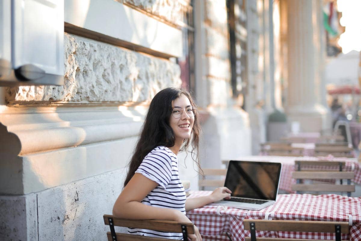 Intip Jobdesk Travel Writer, Dibayar untuk Jalan-jalan?