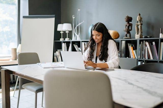 ilustrasi membuat laporan report