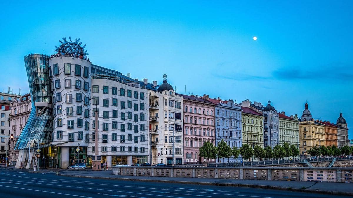 Potret Dancing House 