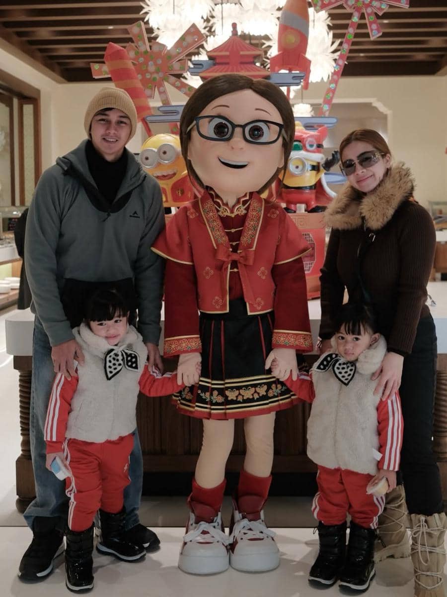 Felicya dan Hito ajak anak ke Universal Studio Beijing