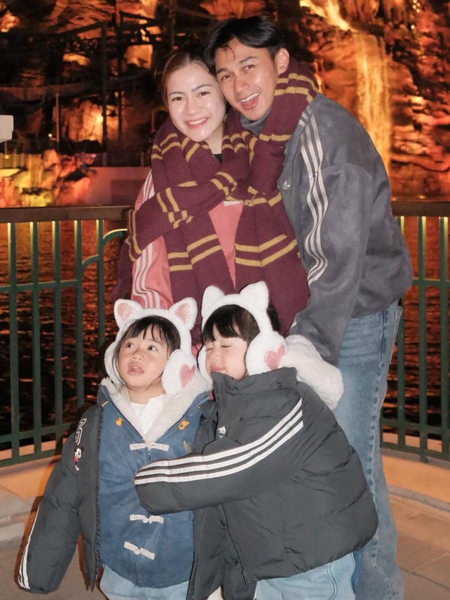 Felicya dan Hito ajak anak ke Universal Studio Beijing