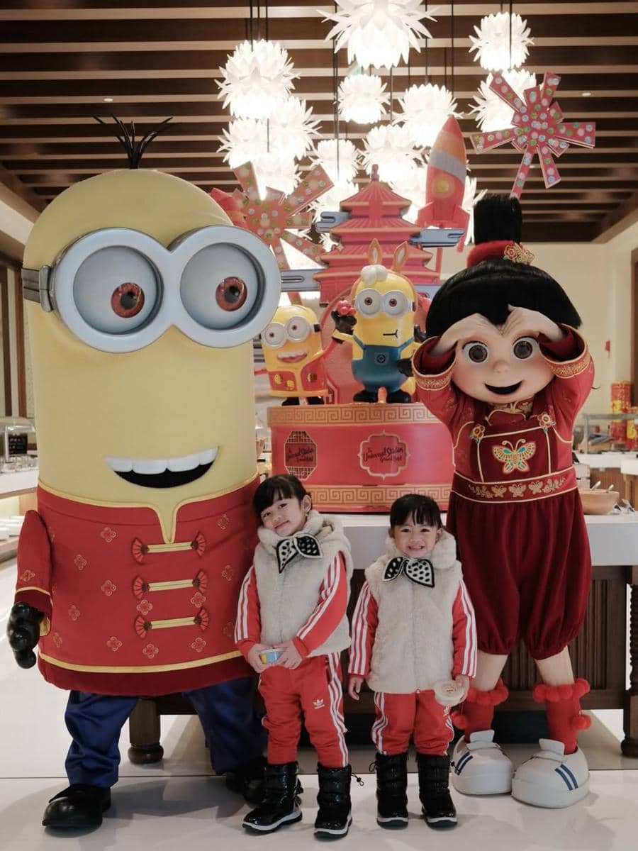 Felicya dan Hito ajak anak ke Universal Studio Beijing