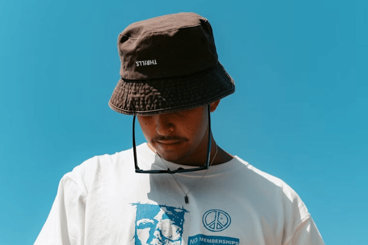 5 Alasan Pria Gemar Koleksi Topi Bucket, Santai tapi Stylish!