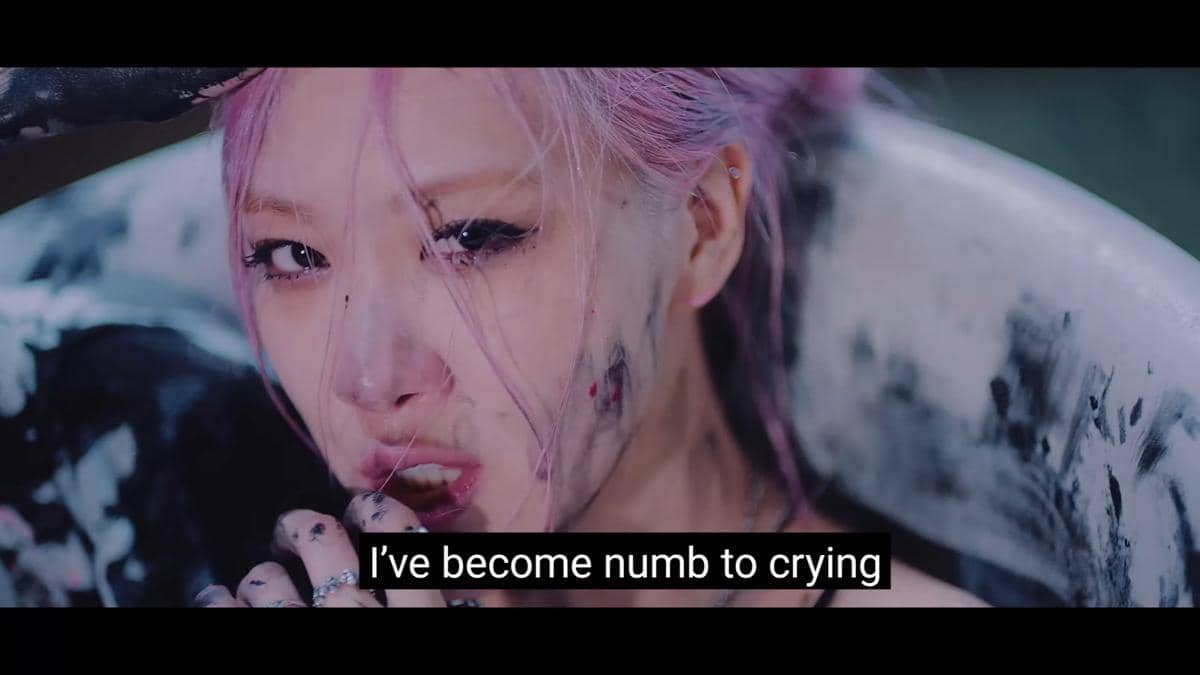 cuplikan MV "Lovesick Girls"