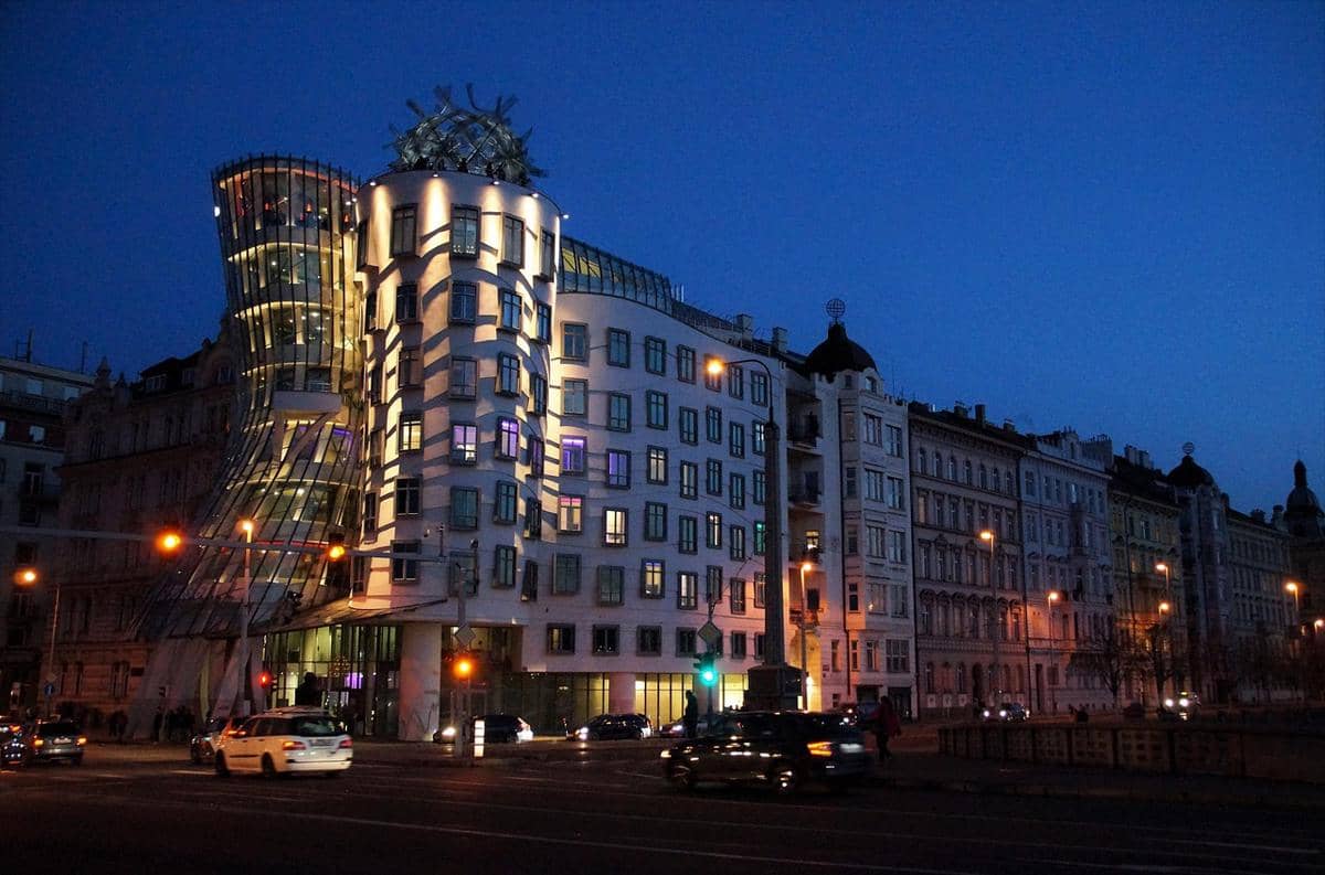 Potret Dancing House 