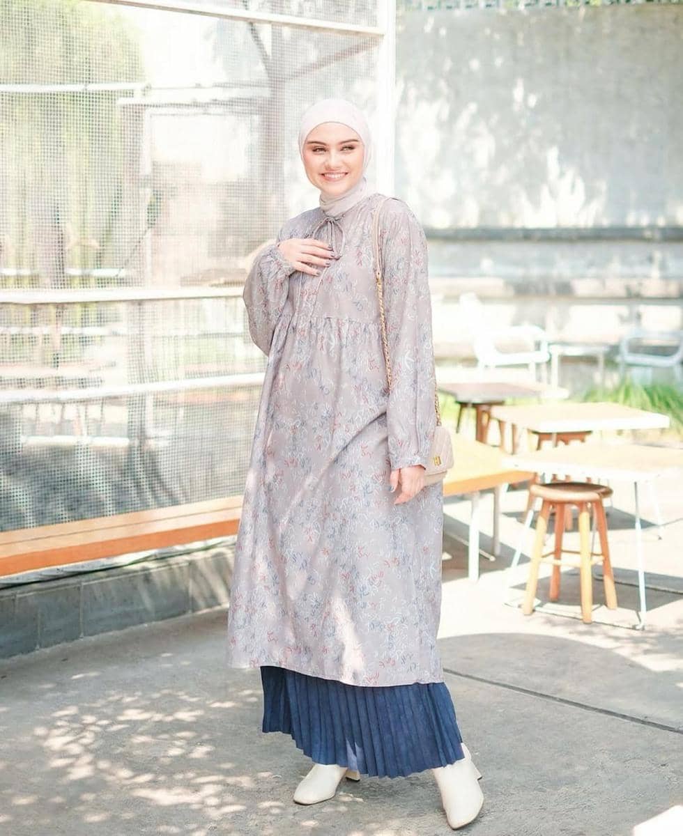 OOTD Hijab Feminin ala Zee Zee Shahab