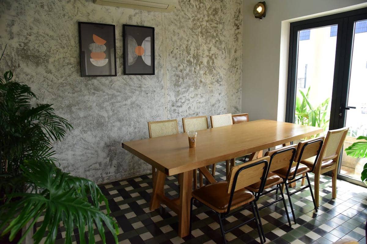 desain ruang makan dengan jendela