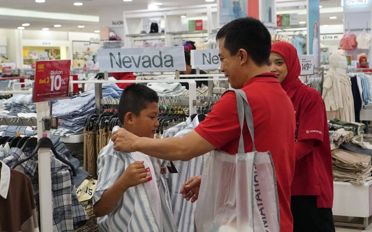 Ramadan 2026, Anak Panti Asuhan Diajak Belanja di Departemen Store