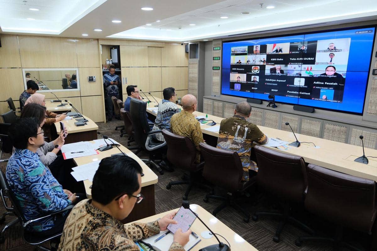 Bahas Perlindungan WNI, Menlu Rapat Virtual dengan Perwakilan RI Timur Tengah