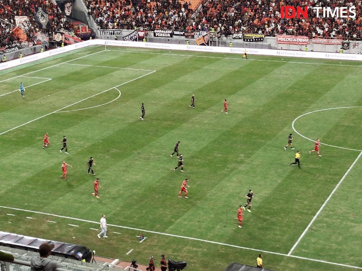 Persija lawan Borneo FC dalam laga Super League 2025/26 di JIS. (IDN Times/Sandy Firdaus)