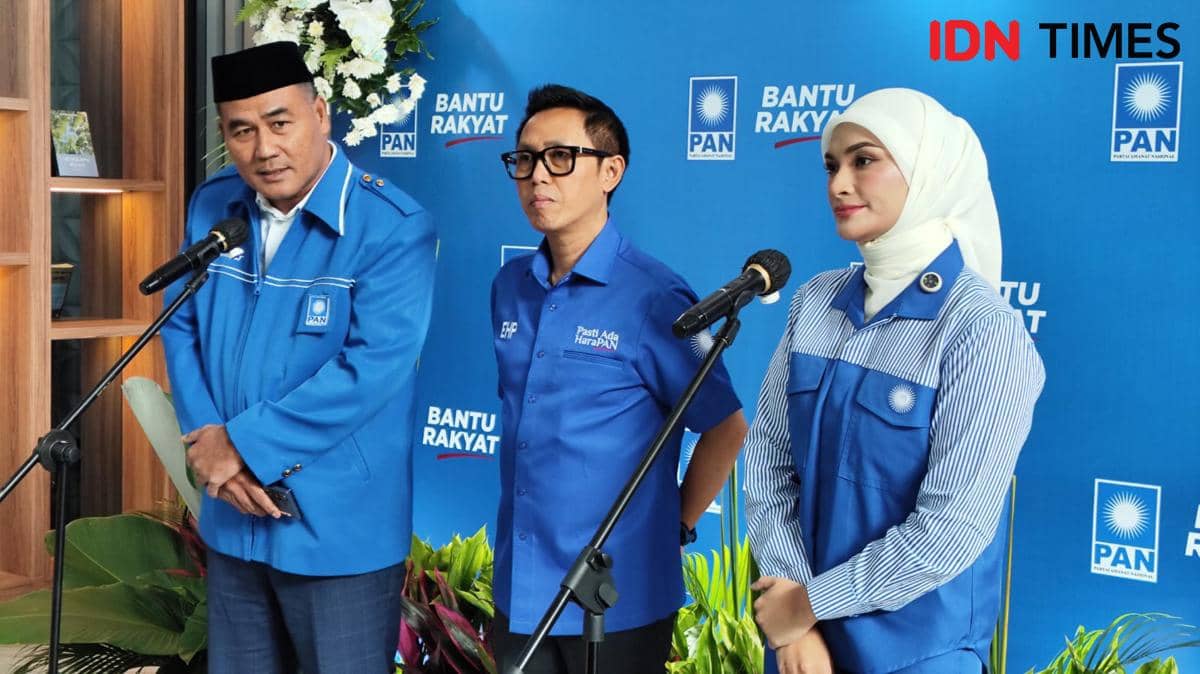 Jumpa pers Sekretaris Jenderal (Sekjen) PAN, Eko Hendro Purnomo; Ketua Fraksi PAN DPR RI, Putri Zulkifli Hasan; dan Anggota DPR Fraksi PAN Edison Sitorus (IDN Times/Yosafat Diva Bayu Wisesa)
