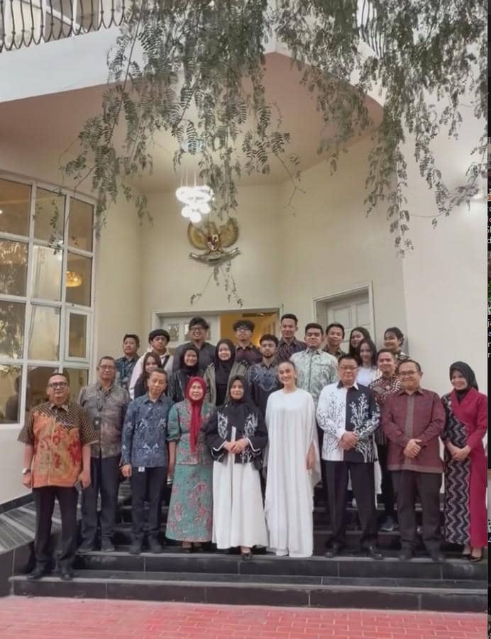 Agnez Mo Ikut Bukber di KJRI Dubai