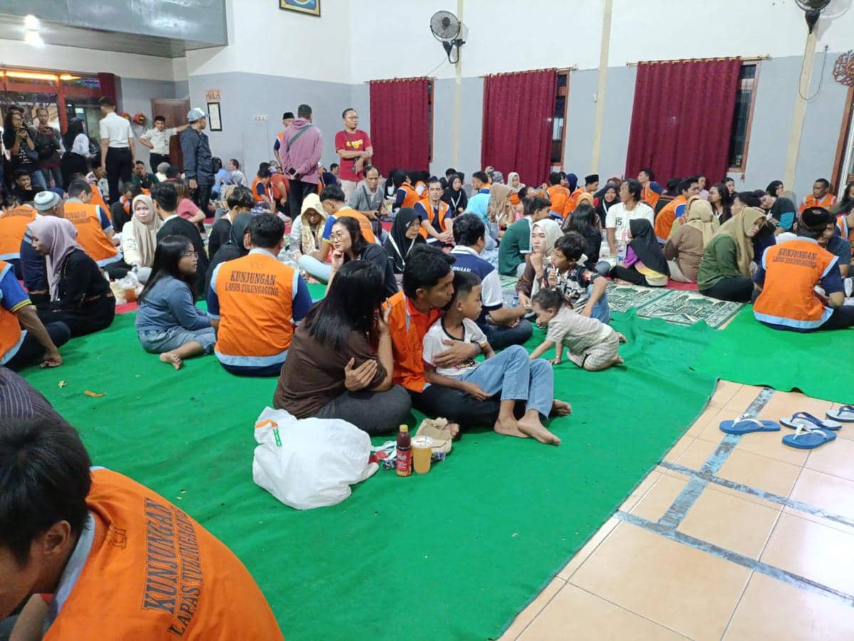 Ratusan Warga Binaan Lapas Tulungagung Ikutu Buka Bersama Keluarga