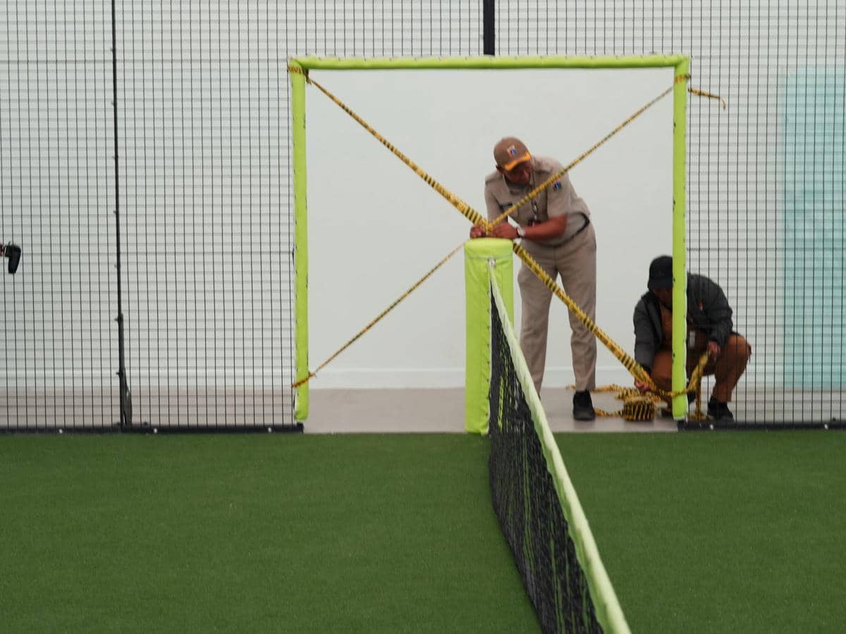 Pemkot Jakbar segel bangunan MMT Padel di SPB Kembangan. (Dok. Pemprov DKI)