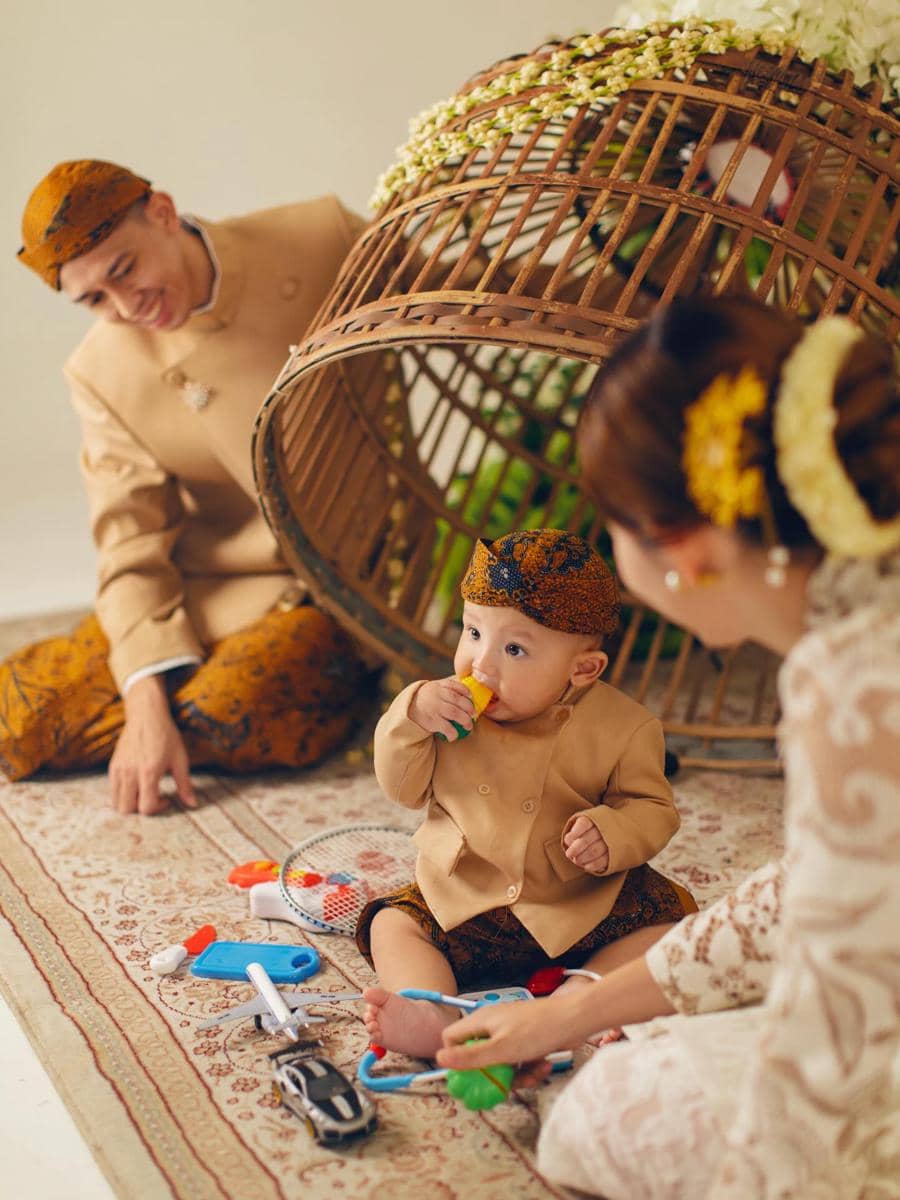 Tedak Siten Baby Rayyen, Anak Pertama Rian Ardianto (instagram.com/ribkasugiarto)