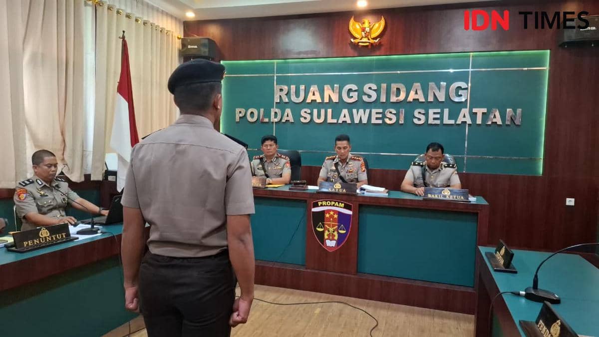 Bripda Pirman saat menjalani sidang etik di Polda Sulsel, Senin (2/3/2026). IDN Times/Darsil Yahya
