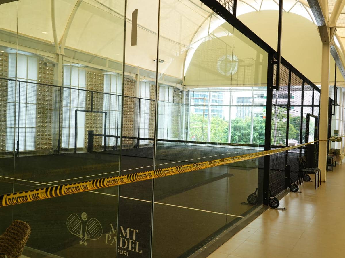 Pemkot Jakbar segel bangunan MMT Padel di SPB Kembangan. (Dok. Pemprov DKI)