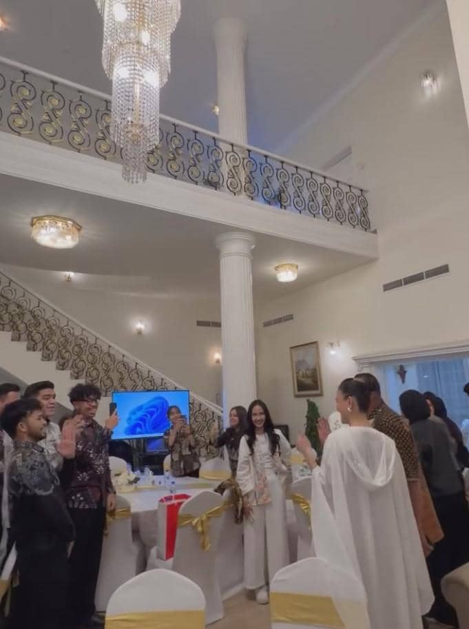 Agnez Mo Ikut Bukber di KJRI Dubai