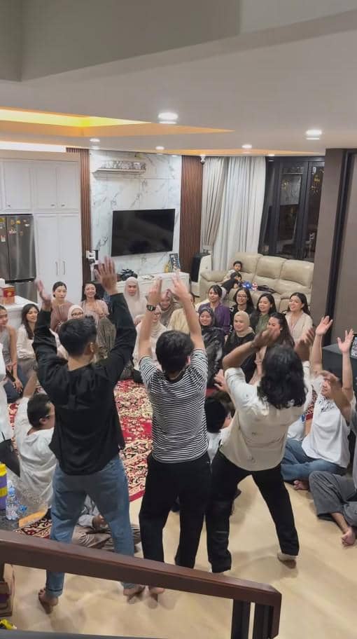 Komika Buka Puasa Bersama di Rumah Arie Kriting (instagram.com/indahpermatas)