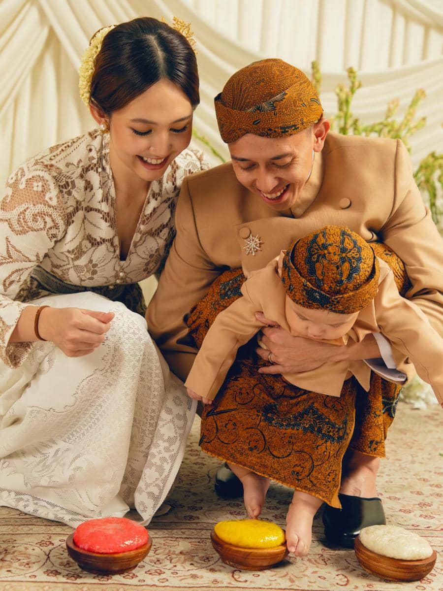 Tedak Siten Baby Rayyen, Anak Pertama Rian Ardianto (instagram.com/ribkasugiarto)