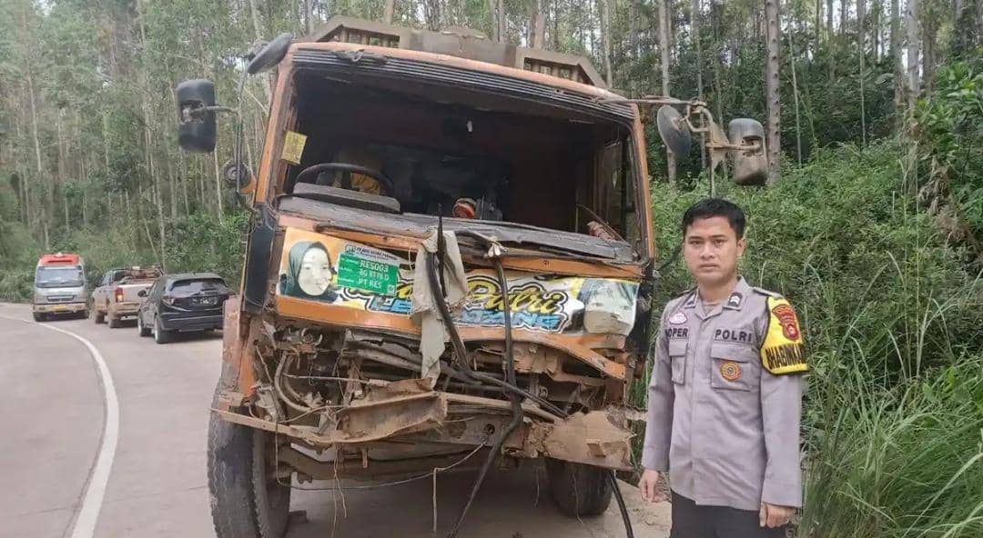 Kondisi kendaraan yang ringsek dalam kecelakaan di Jalur Alternatif Pali-Musi Rawas. (Dok. Polsek Muara Lakitan)
