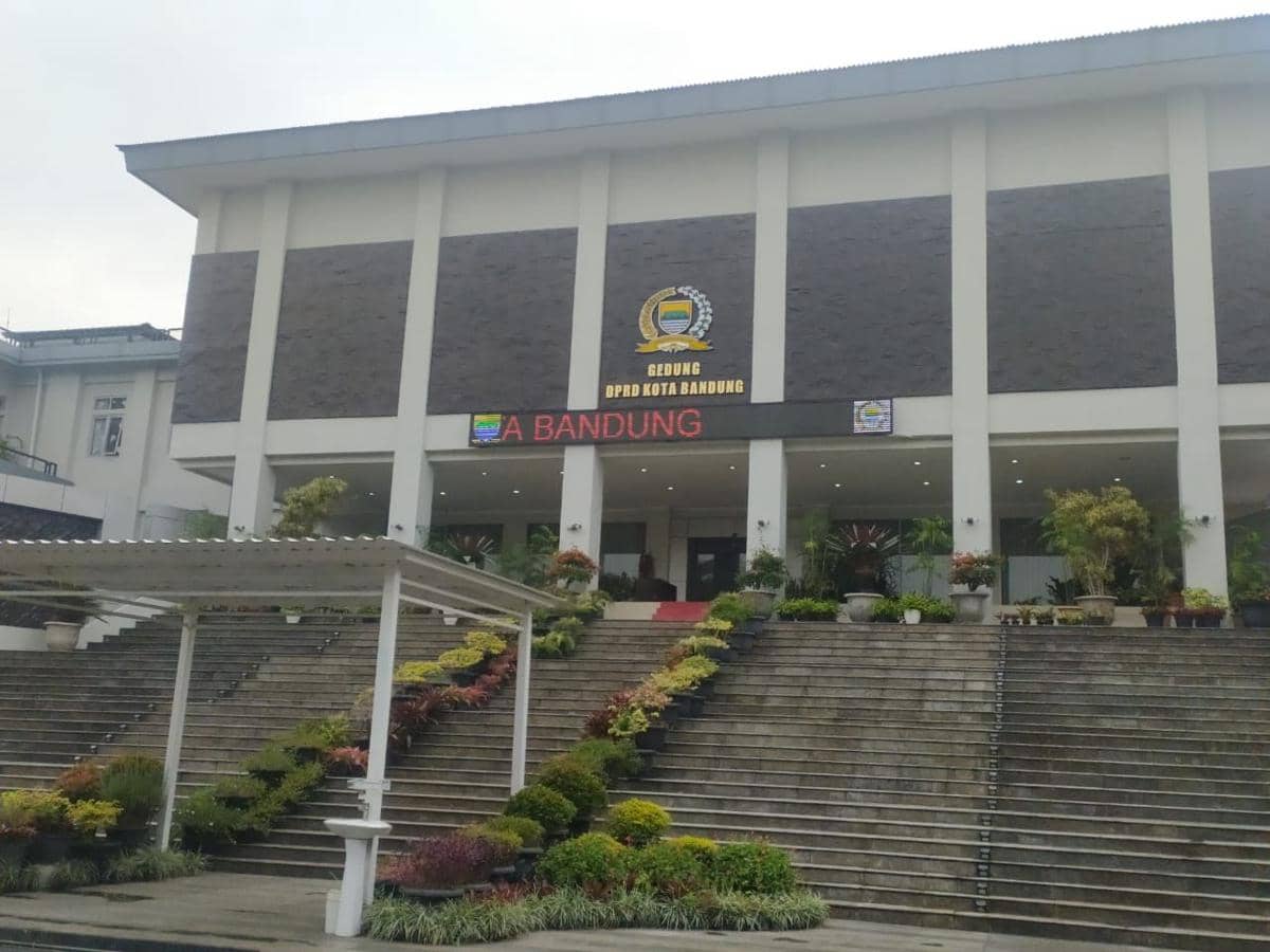 dprd-gedung-cipta.jpg