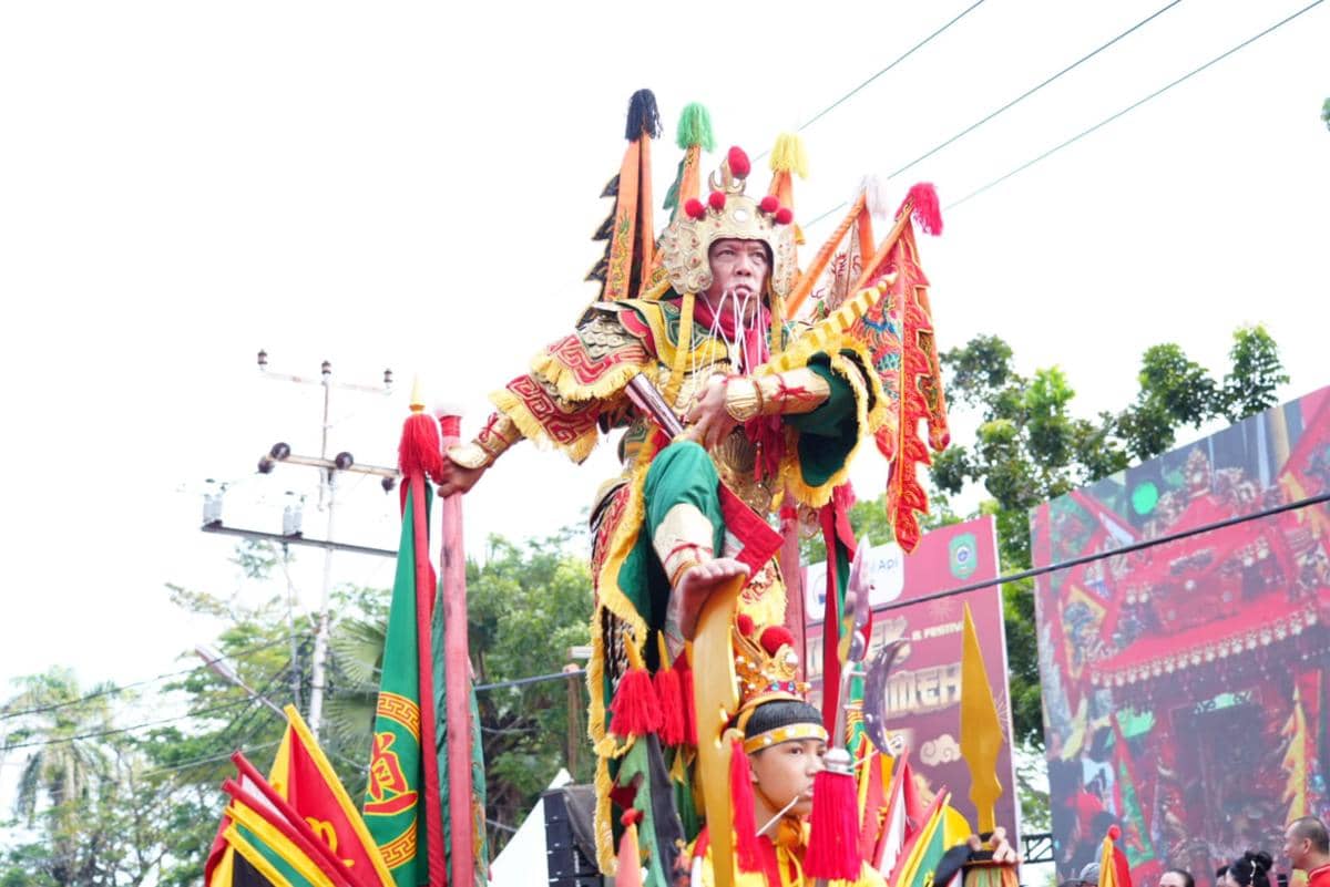 Tatung Singkawang meriahkan Cap Go Meh.