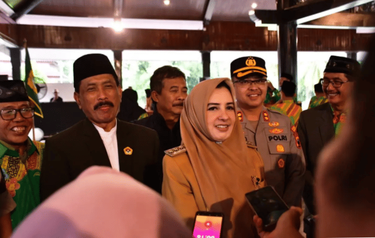 Terjaring OTT KPK, Bupati Pekalongan Fadia Arafiq Dibawa ke Jakarta