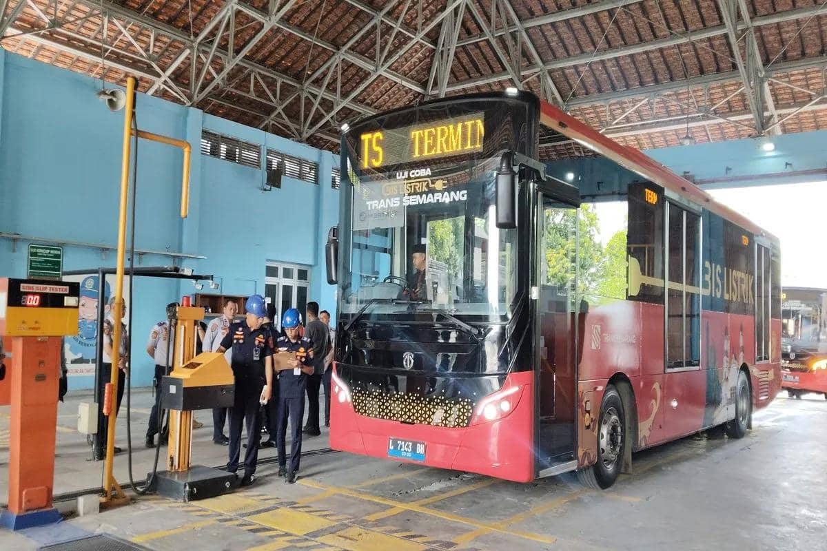 trans semarang, bus listrik, brt trans semarang