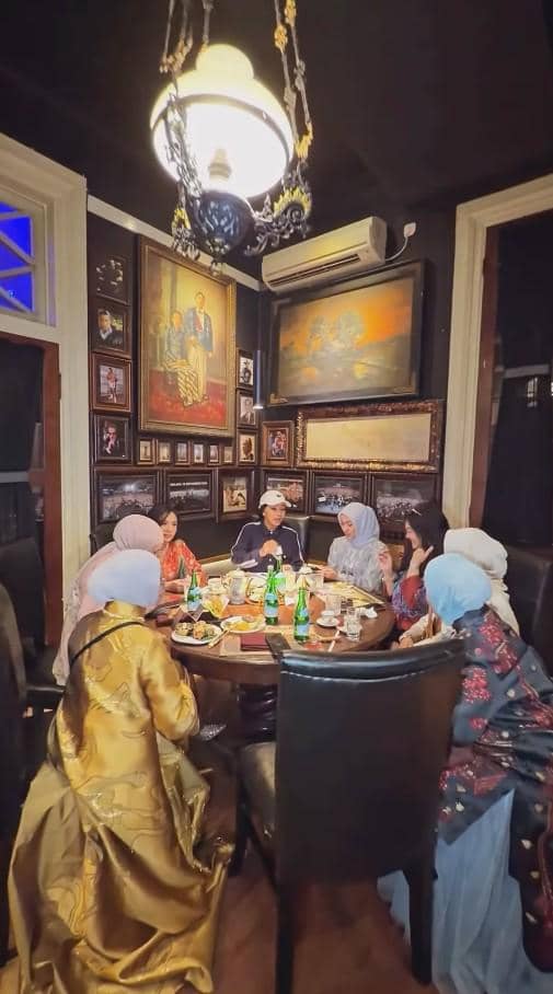 Geng Artis Bukber di Restoran Ahmad Dhani (instagram.com/rieta_amilia)