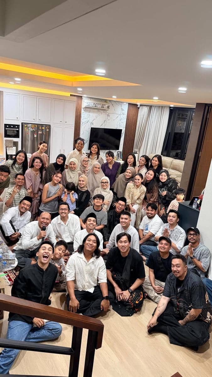 Komika Buka Puasa Bersama di Rumah Arie Kriting (instagram.com/indahpermatas)