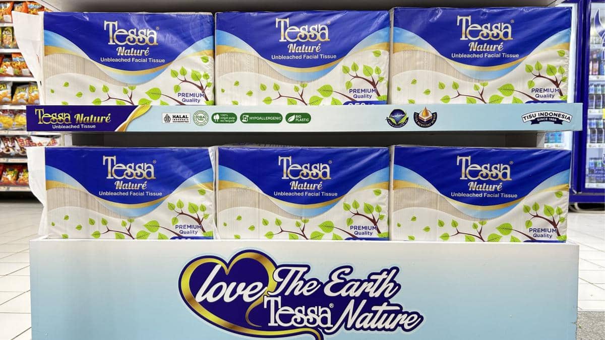 Tessa Tissue pamerkan inovasi tisu coklat ramah lingkungan pertama dari serat kayu di Indonesia pada ajang Pameran Dunia 2025.