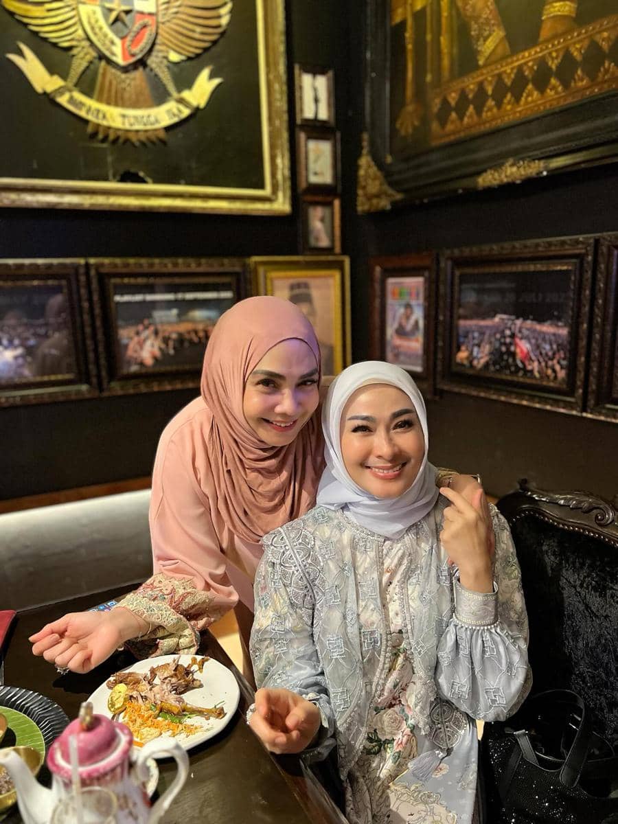 Geng Artis Bukber di Restoran Ahmad Dhani (instagram.com/rieta_amilia)
