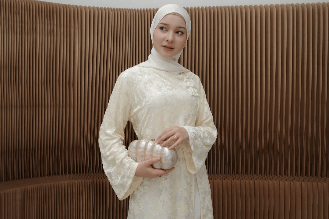 ilustrasi baju cheongsam untuk Lebaran