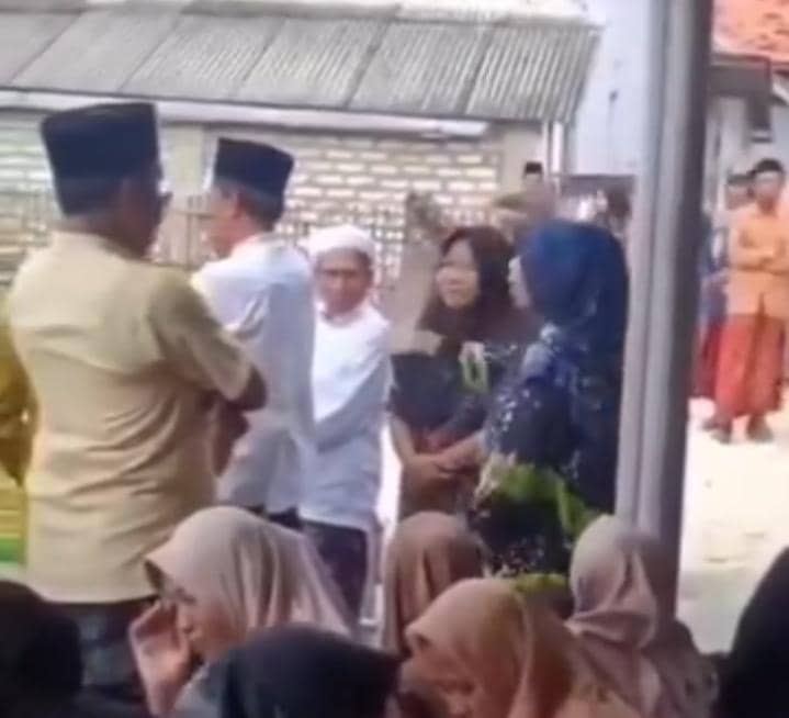 Viral, Emak-emak di Sampang Tagih Utang ke Jenazah