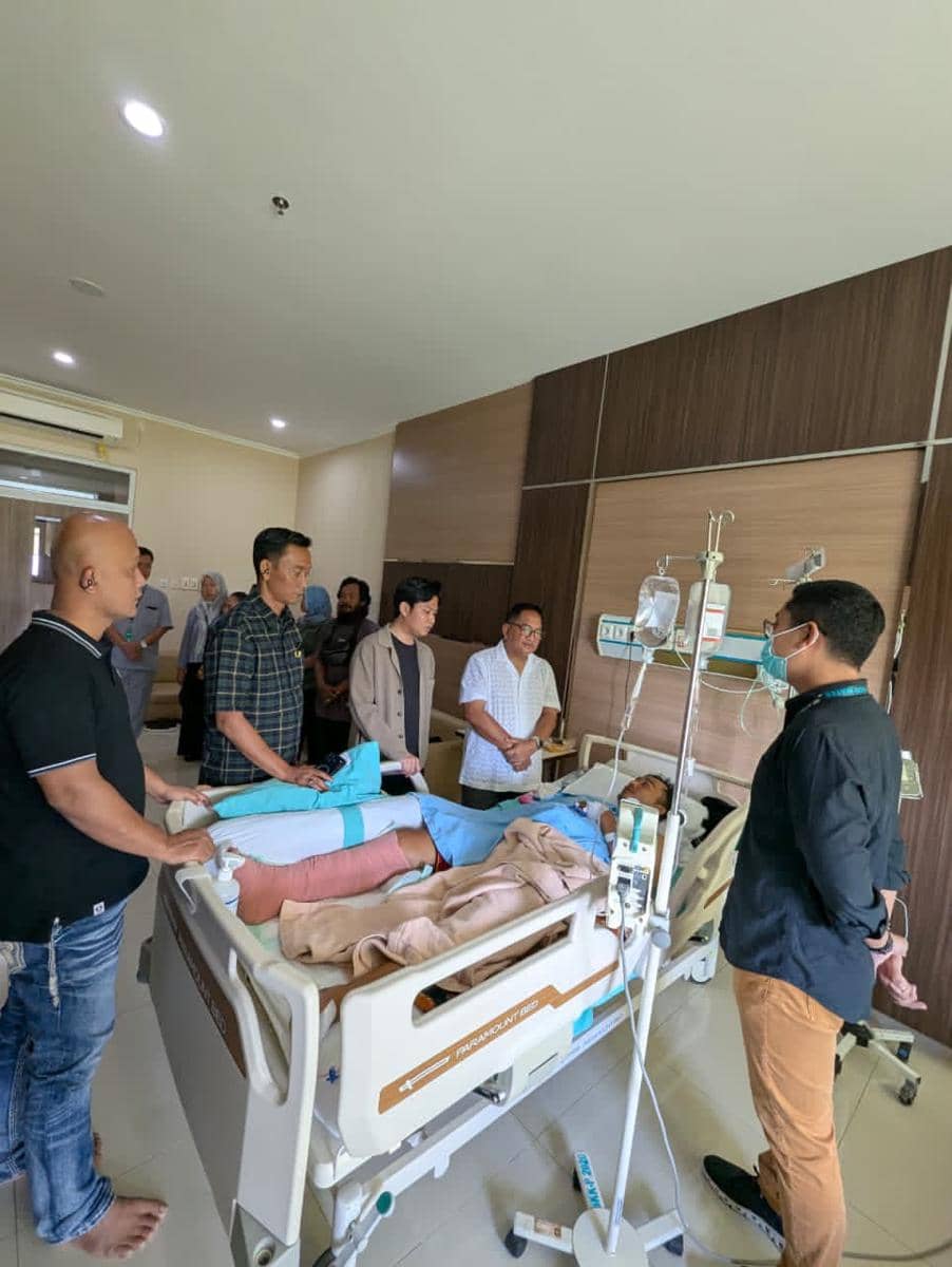 CEO Surya Group sekaligus pemilik merek rokok HS, Muhammad Suryo (MS) mengalami kecelakaan (laka) lalu lintas saat mengendarai motor besar bersama istrinya di Kulon Progo, DIY, Minggu (1/3/2026) sore. 