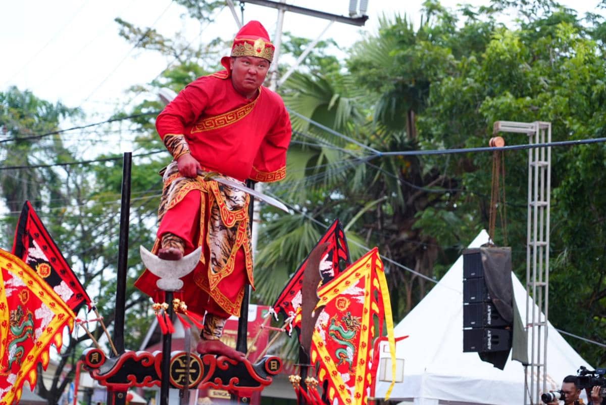 Tatung Singkawang meriahkan Cap Go Meh.