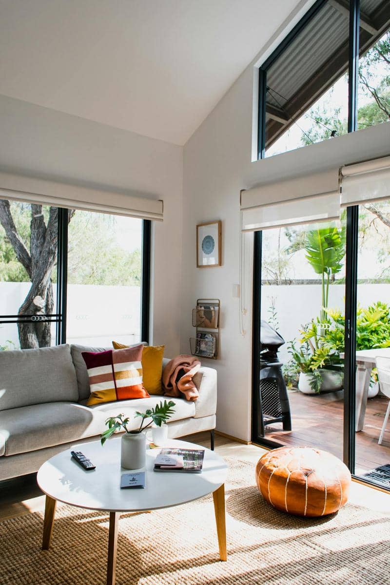 desain ruang keluarga high ceiling