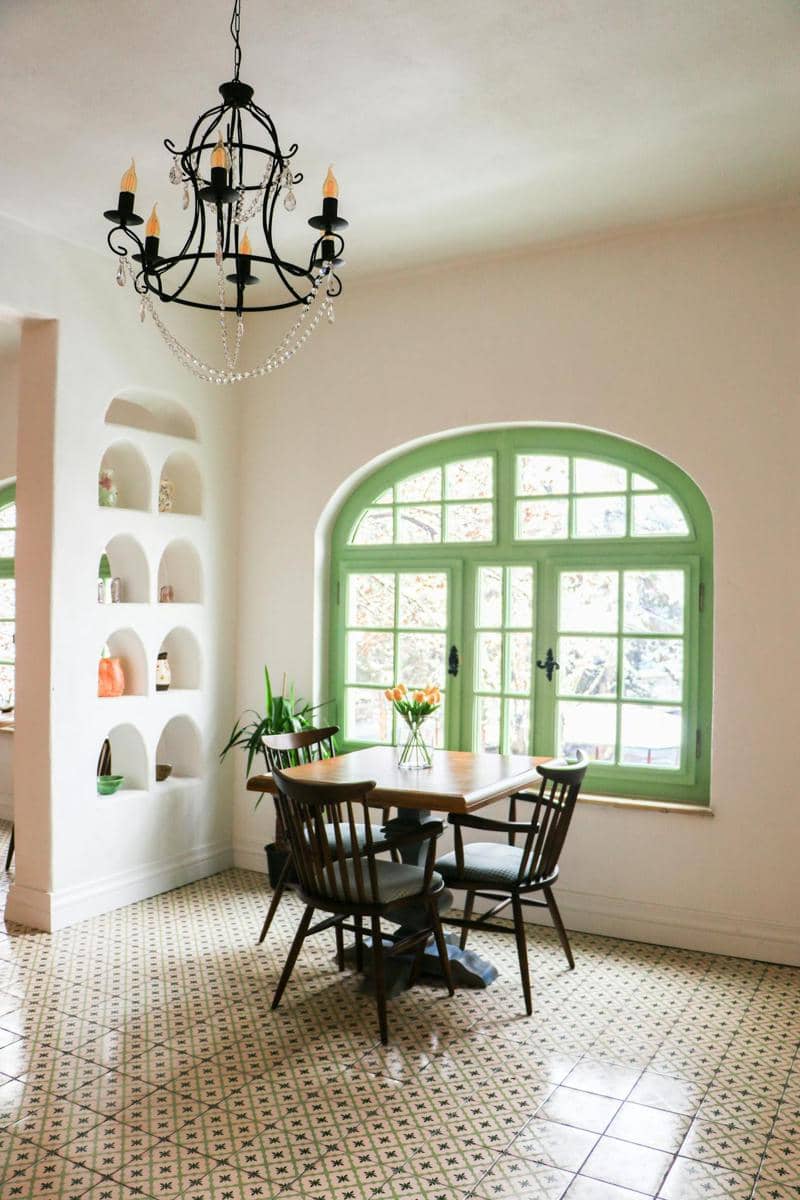 desain ruang makan dengan jendela