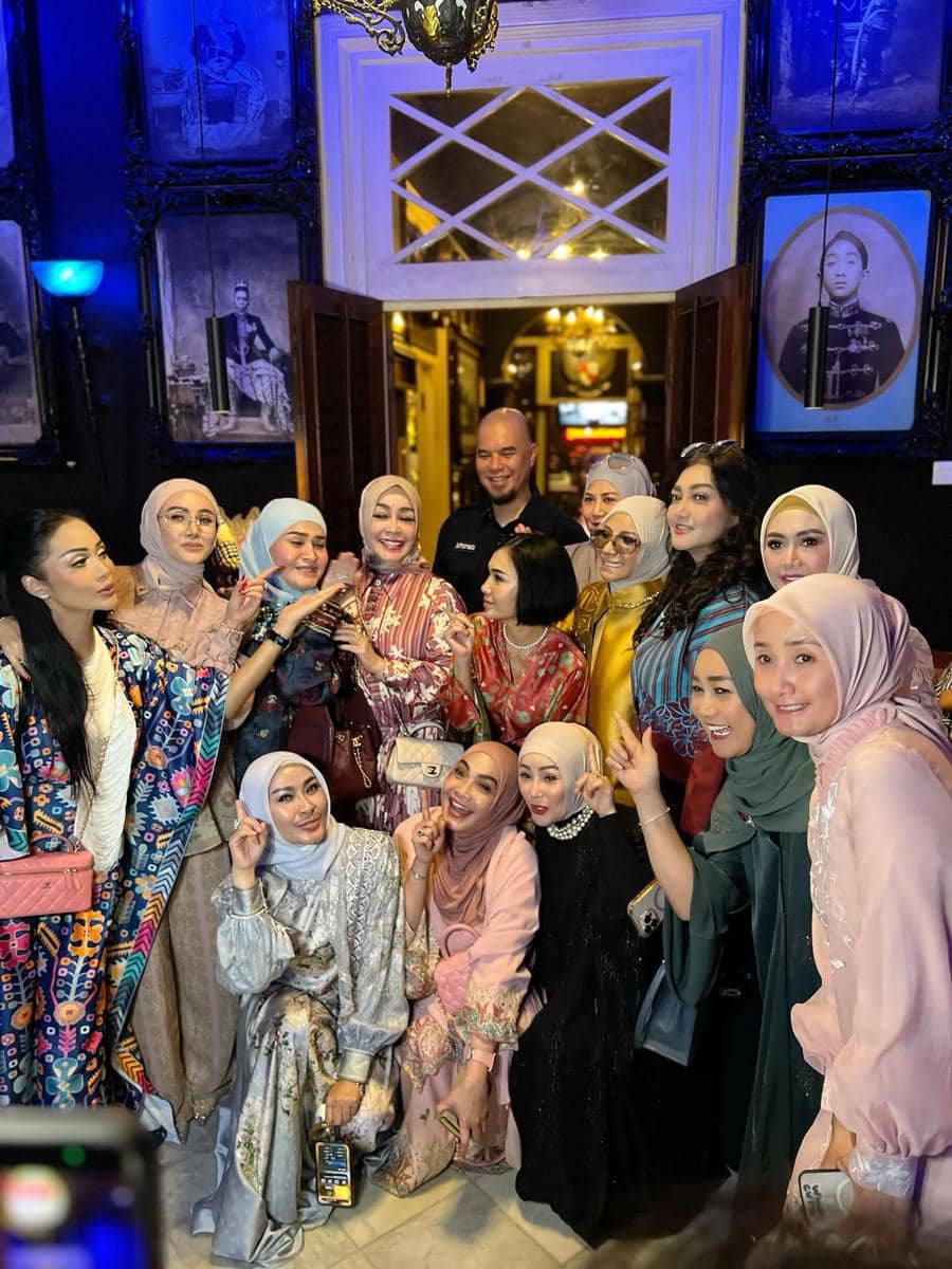 Geng Artis Bukber di Restoran Ahmad Dhani (instagram.com/rieta_amilia)