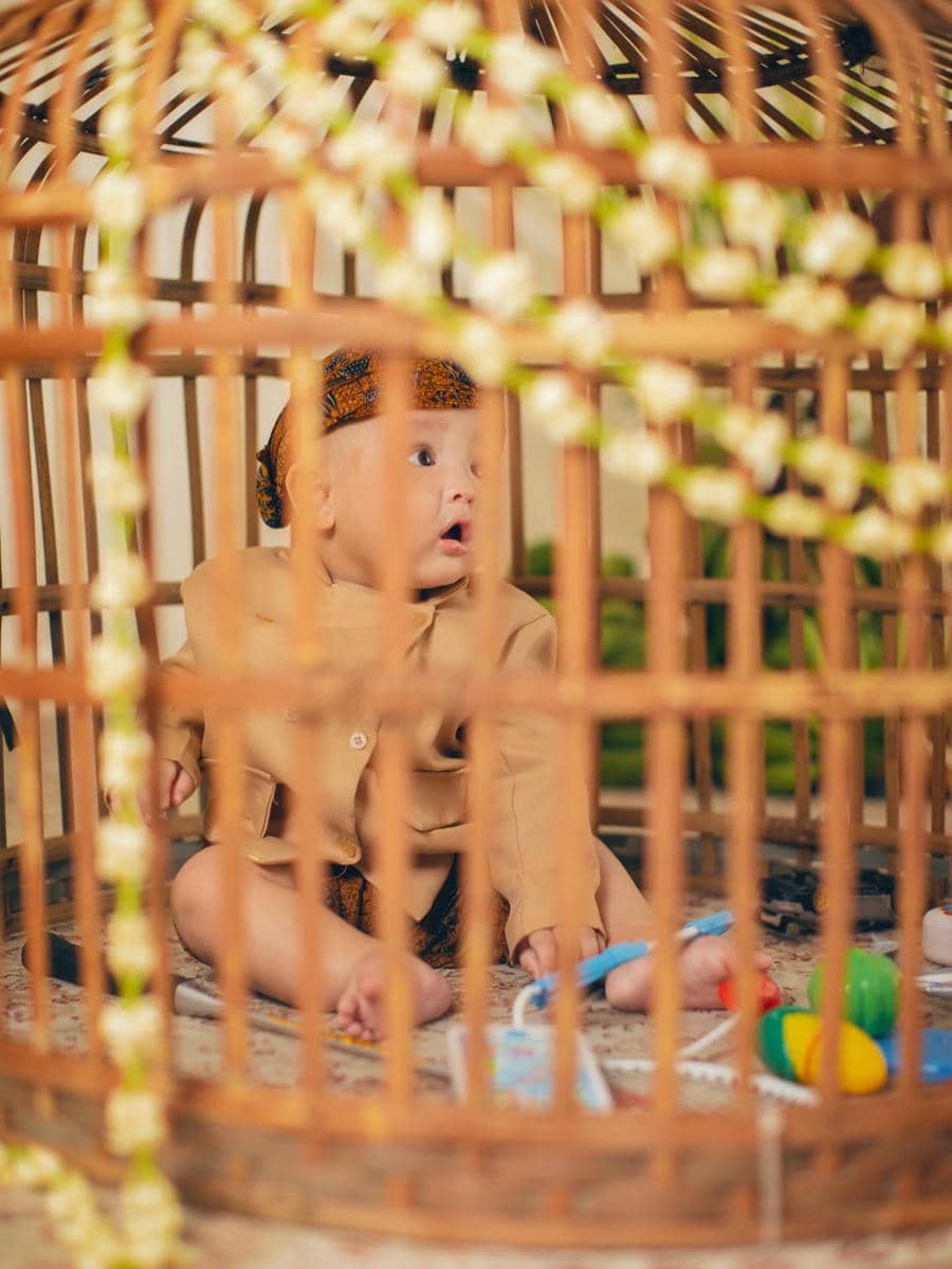 Tedak Siten Baby Rayyen, Anak Pertama Rian Ardianto (instagram.com/ribkasugiarto)