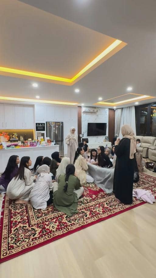 Komika Buka Puasa Bersama di Rumah Arie Kriting (instagram.com/indahpermatas)