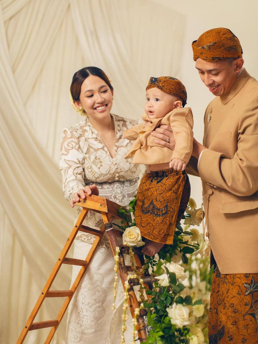 Tedak Siten Baby Rayyen, Anak Pertama Rian Ardianto (instagram.com/ribkasugiarto)