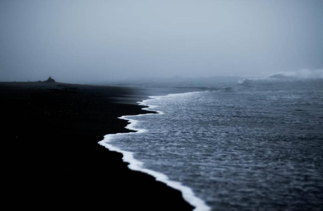 Potret pantai pasir hitam 